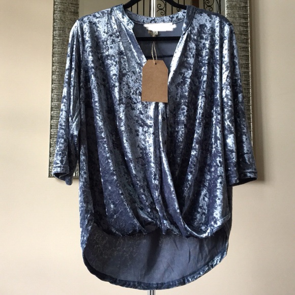 ✨NEW✨ Velvet Gathered Top - Picture 5 of 7